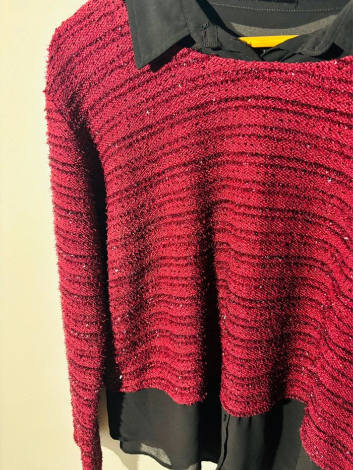 Pull rouge foncé avec col noir, taille XL 🔴 - photo numéro 2