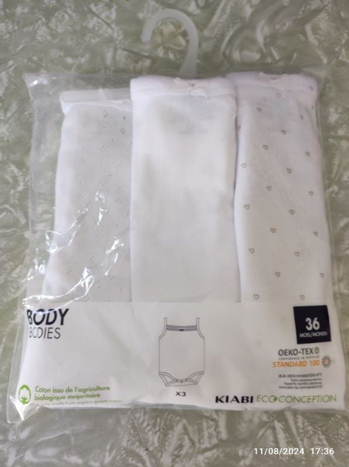 Lot 3 bodys été 36 mois