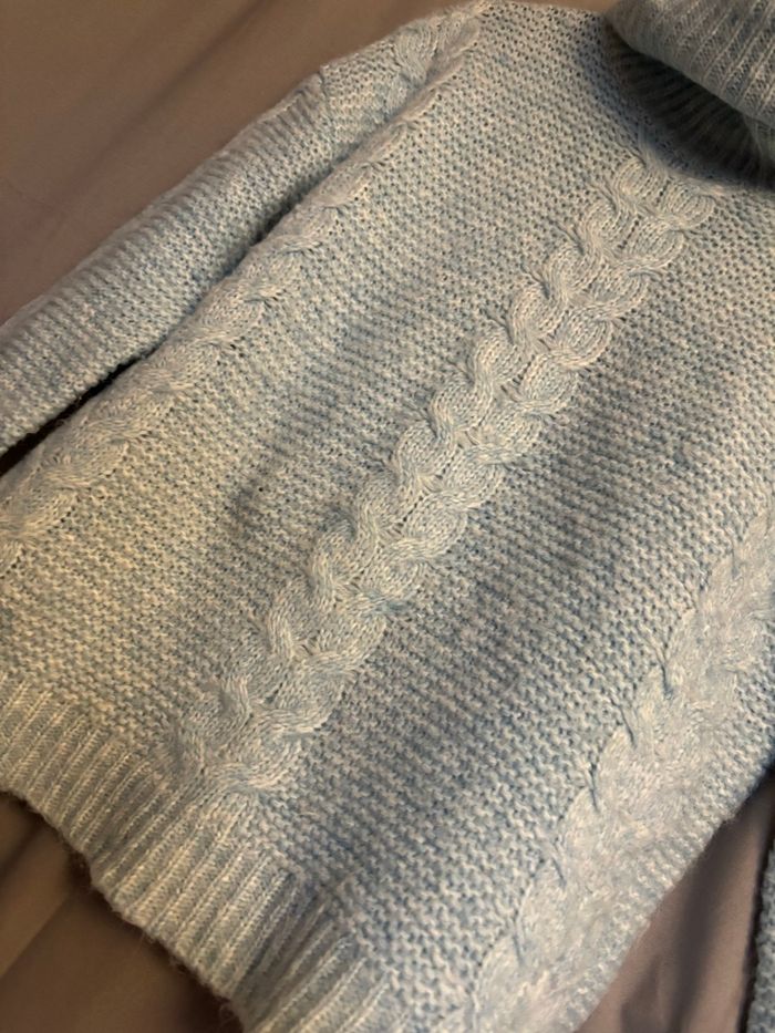 pull tricotée bleu ciel - photo numéro 2