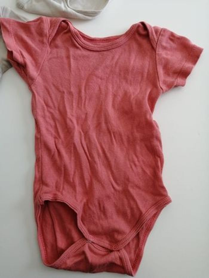 Bodies - photo numéro 2