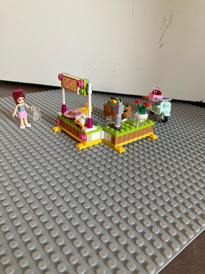 Lego Friends "Stand de limonade de Mia" Lego Beebs