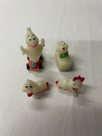 Lot 4 figurines Fantominis phosphorescentes
