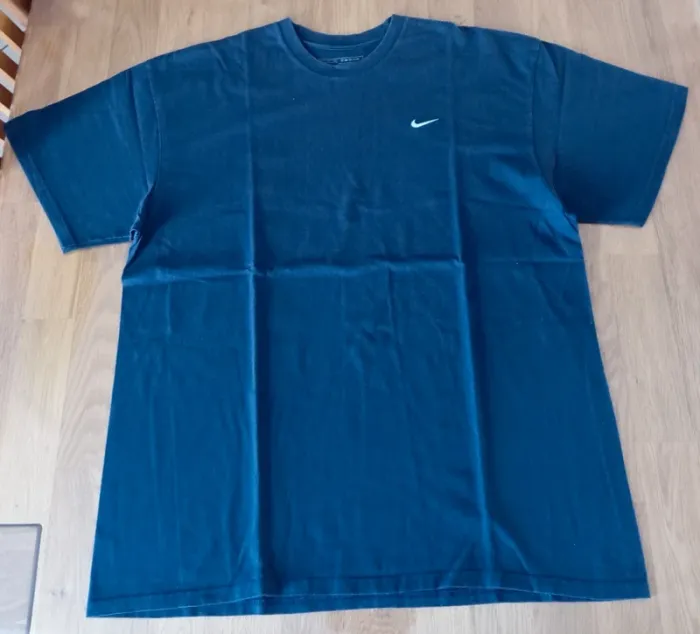 T-Shirt Nike- Bleu Foncé- Très bon état