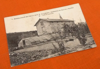 Carte postale ancienne Bourg-la-Reine (Hauts-de-Seine) Etablissement des Soeurs de N.D du Calvair