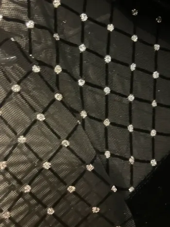 Robe noir velours et strass - photo numéro 2