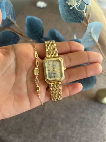 Charmante montre en acier inoxydable tendance