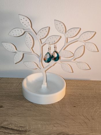 Boucles d’oreilles pendantes marbrées – style goutte multicolore