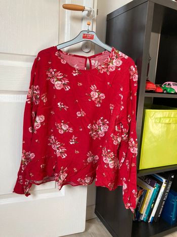 Blouse manches longues à volants rouge à fleurs