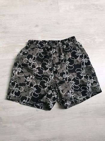 Short de bain 3 ans noires avec fleurs grises et blanches