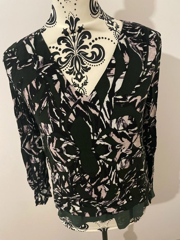 Blouse manche longue vert foncé à motifs noir et blanc col V dos lacet Frnch taille M - photo numéro 5