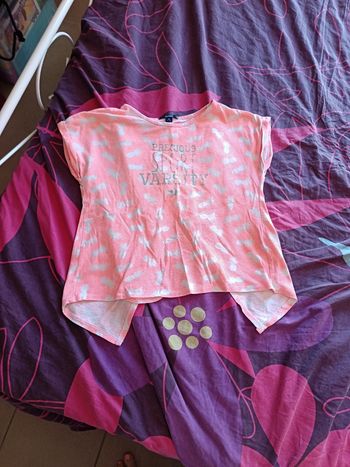 T shirt ouvert dans le dos