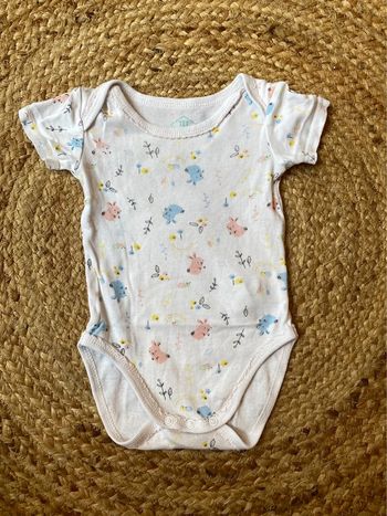 Body fille 6 mois, tex, motif lapin et fleurs