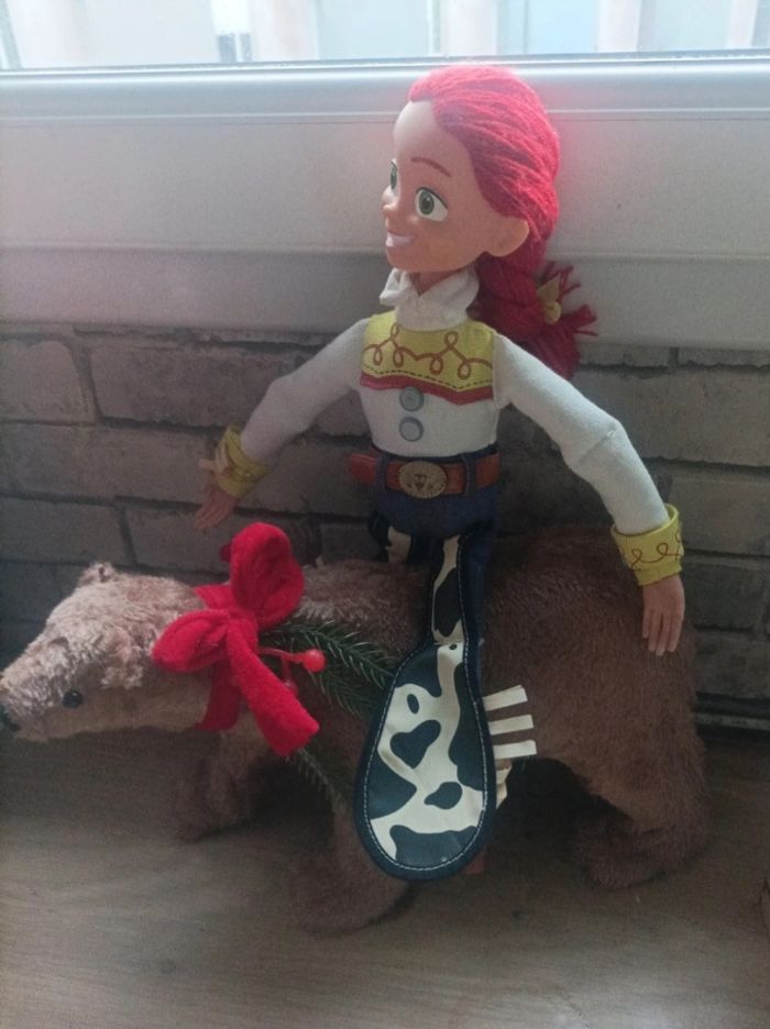 Toy story Jessie parle anglais 36 cm pas de chapeau