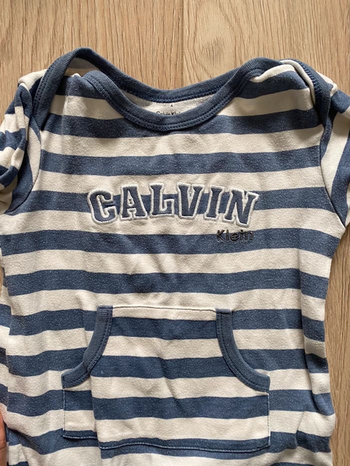 Calvin Klein combinaison 3-6 mois - photo numéro 2