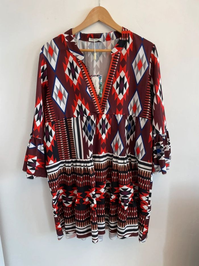 Robe courte large motif ethnique