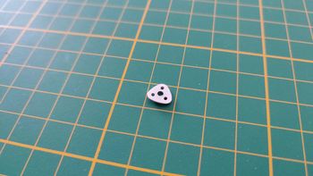 Plaque de charnière de pare-soleil 65D n°65 Renault R8 Gordini 1/8 1/8ème Eaglemoss collections #A67