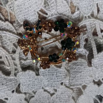 Broche vintage colorée