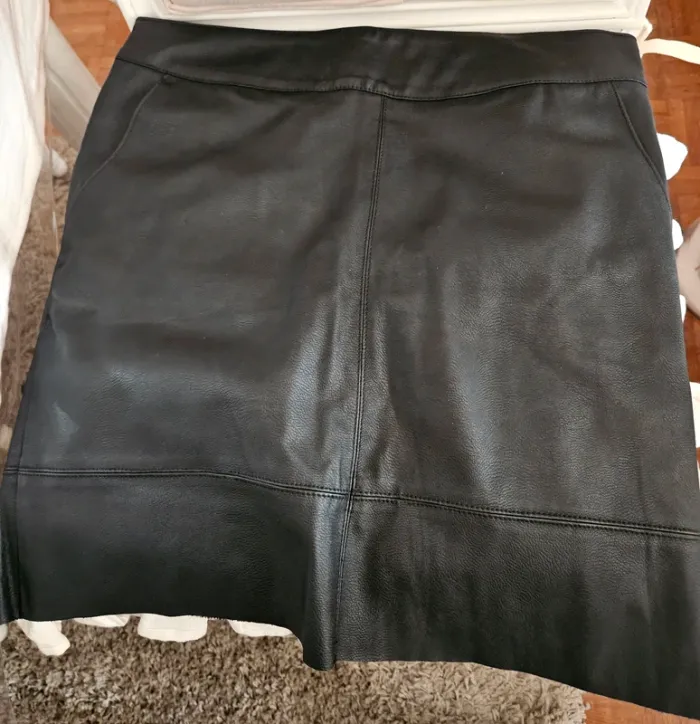 Jupe courte simili cuir noire Only Taille 36 Neuve - photo numéro 2
