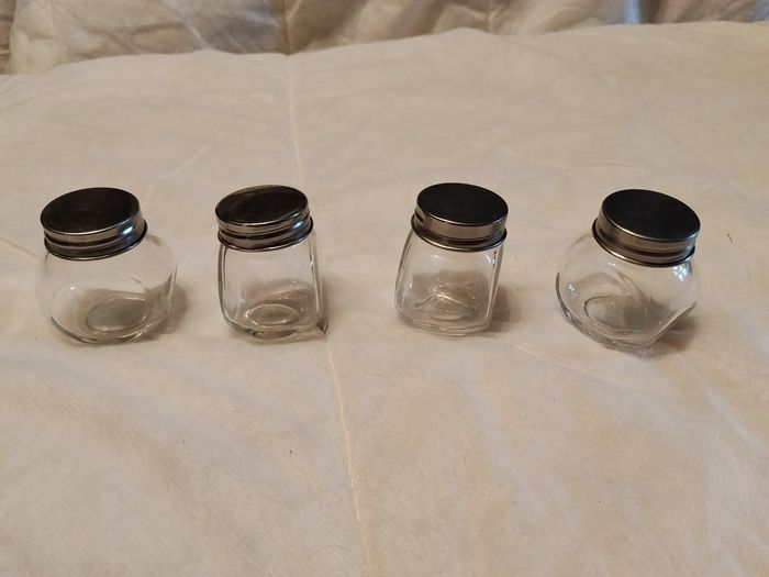 4 mini bonbonnières