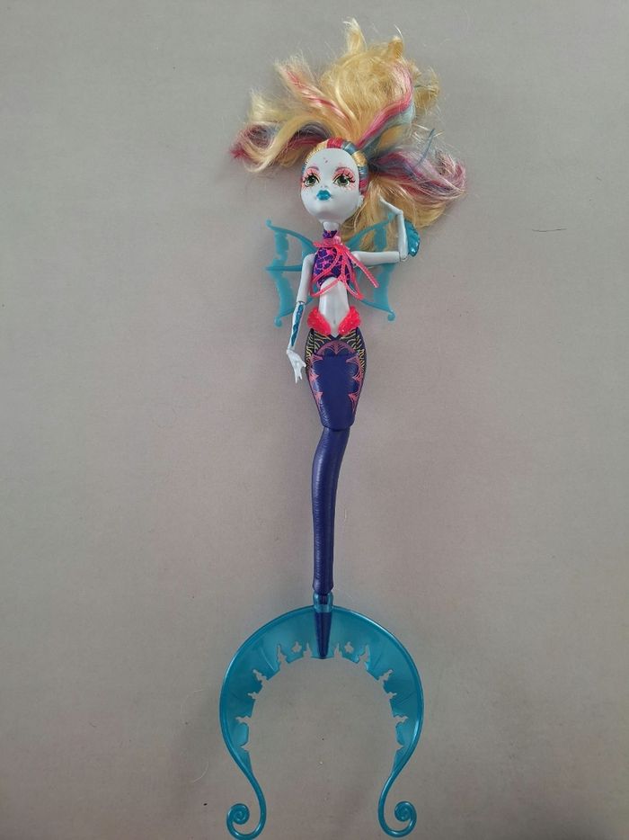 Lot 10 poupées monster high et supports - photo numéro 7