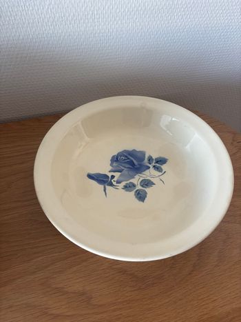 Très joli plat creux ancien fleuri bleu Digoin Sarreguemines