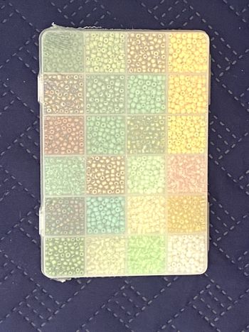 Boîte de perles 24 coloris en 4mm