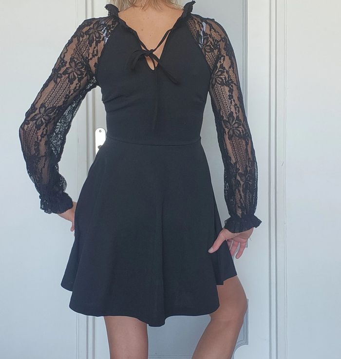 Magnifique robe en dentelle neuve - photo numéro 3