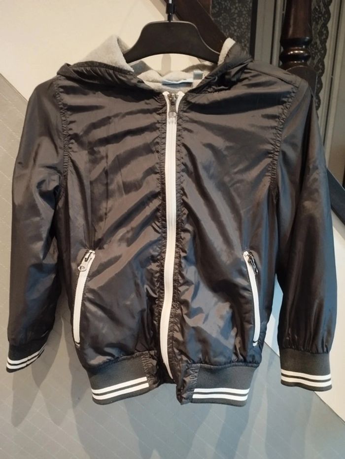 Blouson garçon mi-saison t. 6 ans