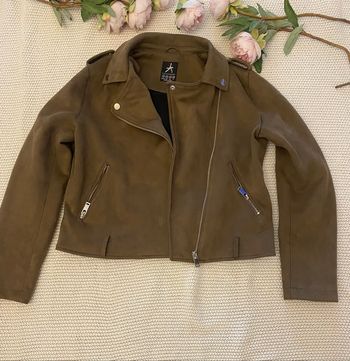 Perfecto en suédine mi-saison pour femme , en très bon état , taille 42