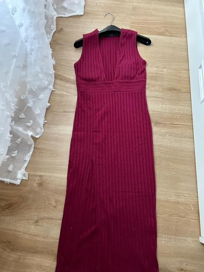 Robe moulante avec fente