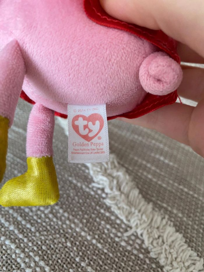 Peluche doudou 20cm TY Peppa pig cochon rose et rouge paillettes brillant très bon état - photo numéro 4