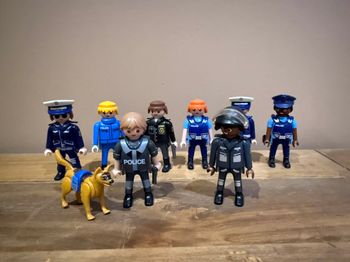 Lot personnages playmobil policiers/policières 