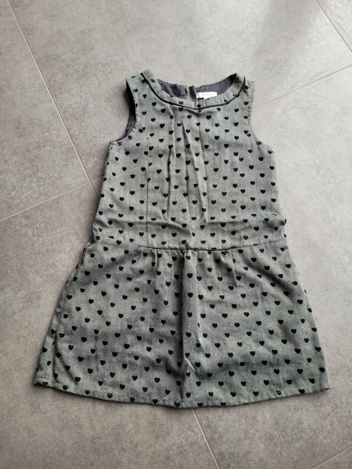 Robe grise motifs cœurs noirs