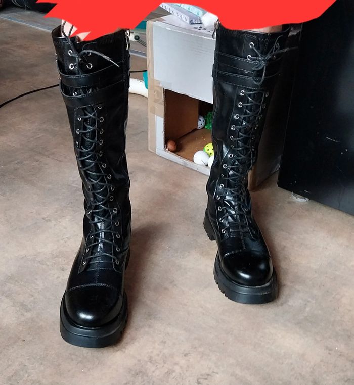 Bottines hautes noires à lanières style gothique ou punk - photo numéro 3