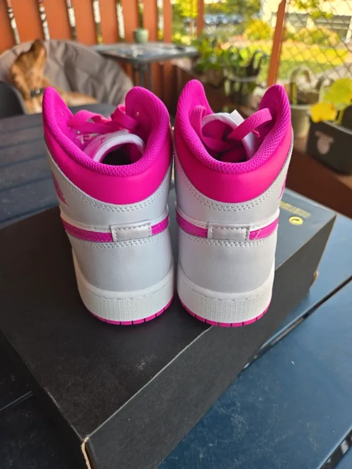 Nike air Jordan 1 Mid femme taille 40 neuves blanc rose fuchsia - photo numéro 5