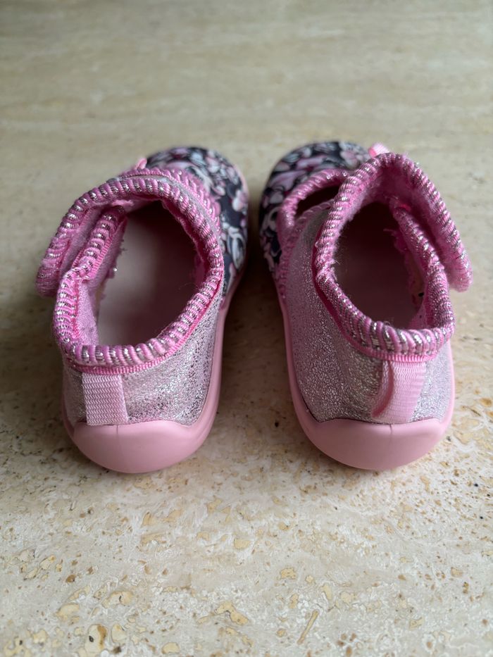 CHAUSSURES "MINNIE" ROSES - POINTURE : 23 - photo numéro 4