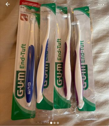 Lot de quatre brosses à dents end tuff 308