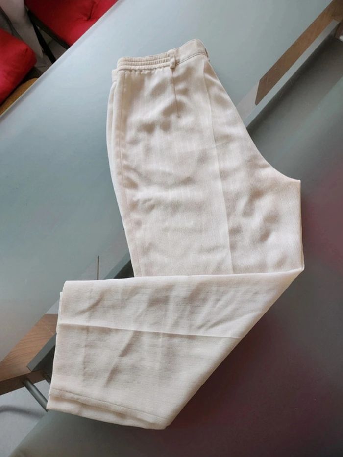 Magnifique Pantalon tailleur de couleur Crème taille 42 et de marque Gregory Pat - photo numéro 4