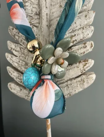 Collier, fantaisie, fleurs
