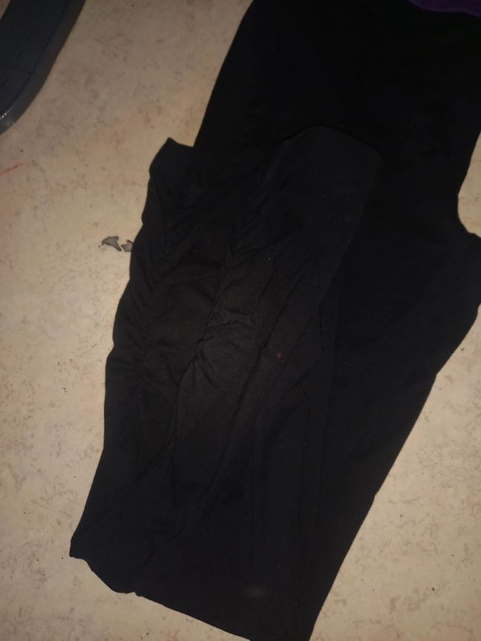 Legging court de grossesse décathlon plus d'étiquette mais c'est un 44 frisé sur le côté de jambes - photo numéro 2