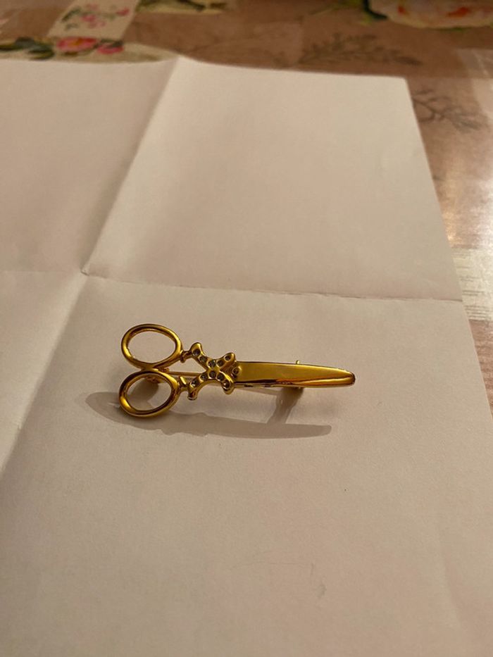 Broche ciseaux
