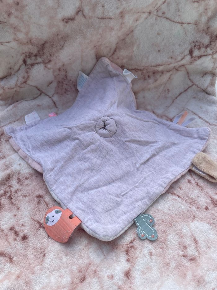 Doudou plat lama rose blanc Moris et Sacha Noukie’s