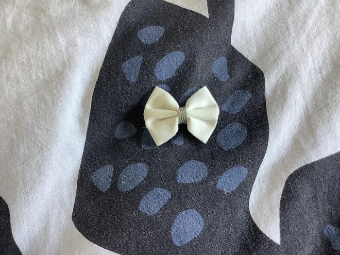 Barrette noeud blanc