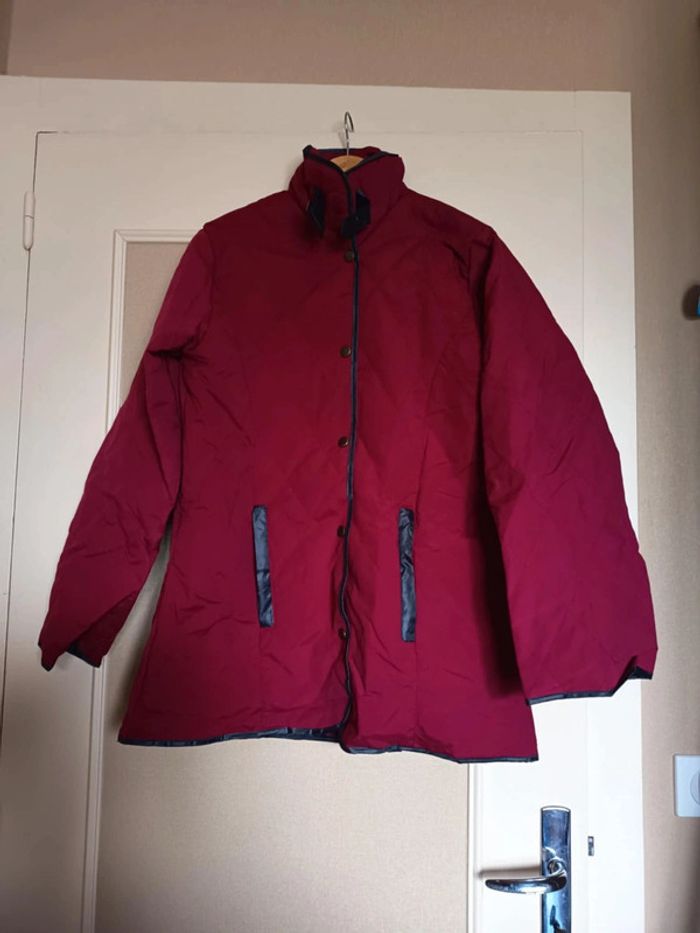 Manteau femme léger. Marque claire Neuville.