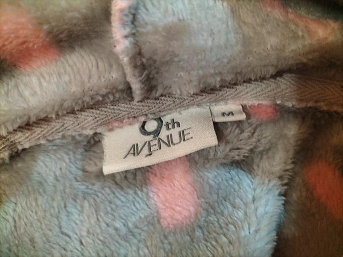 Pull ou haut de pyjama - photo numéro 3