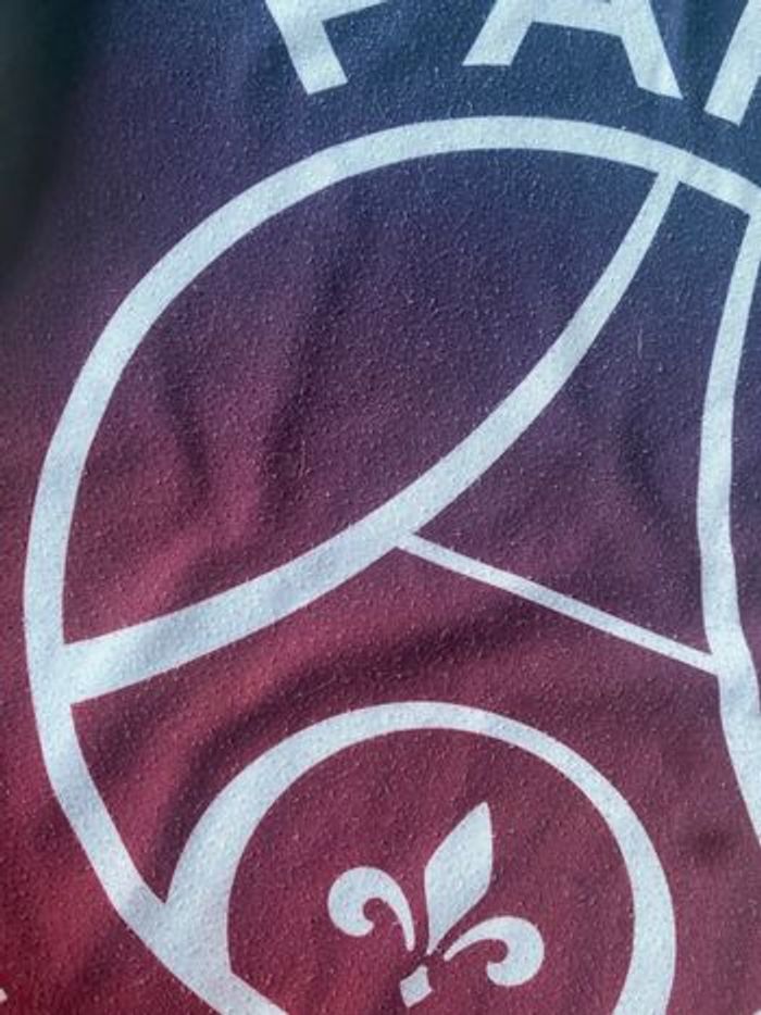 T-shirt du PSG Paris Saint Germain en taille 8 ans - photo numéro 3