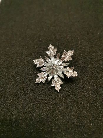 Broche étoile des neiges de Noël