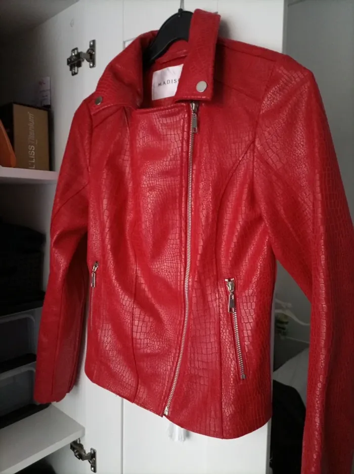 Veste rouge - photo numéro 3