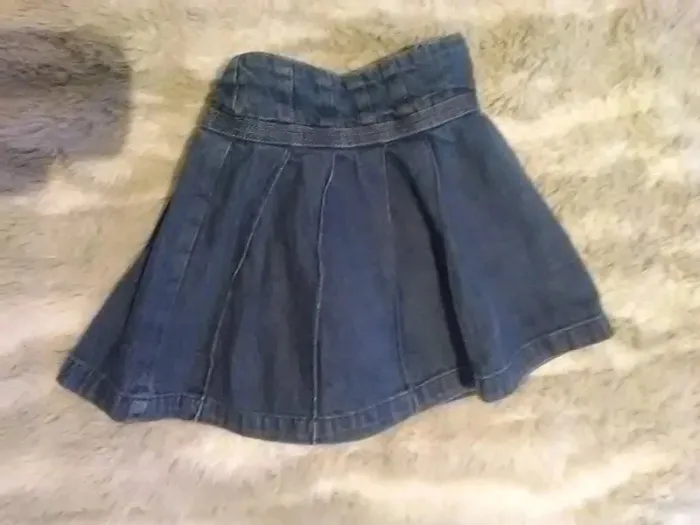 Jupe plissée en jean 4 ans- Tex Kids -2 vêtements achetés le 3ème offert - photo numéro 2