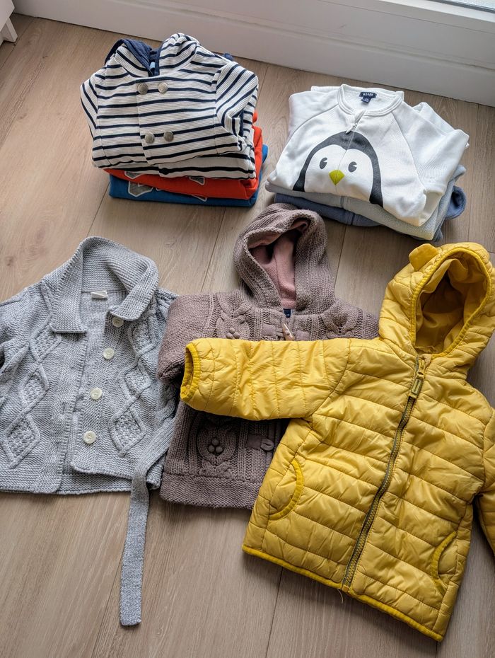 👕 Lot de 12 vêtements automne/hiver garçon de marque - 12 mois - photo numéro 2
